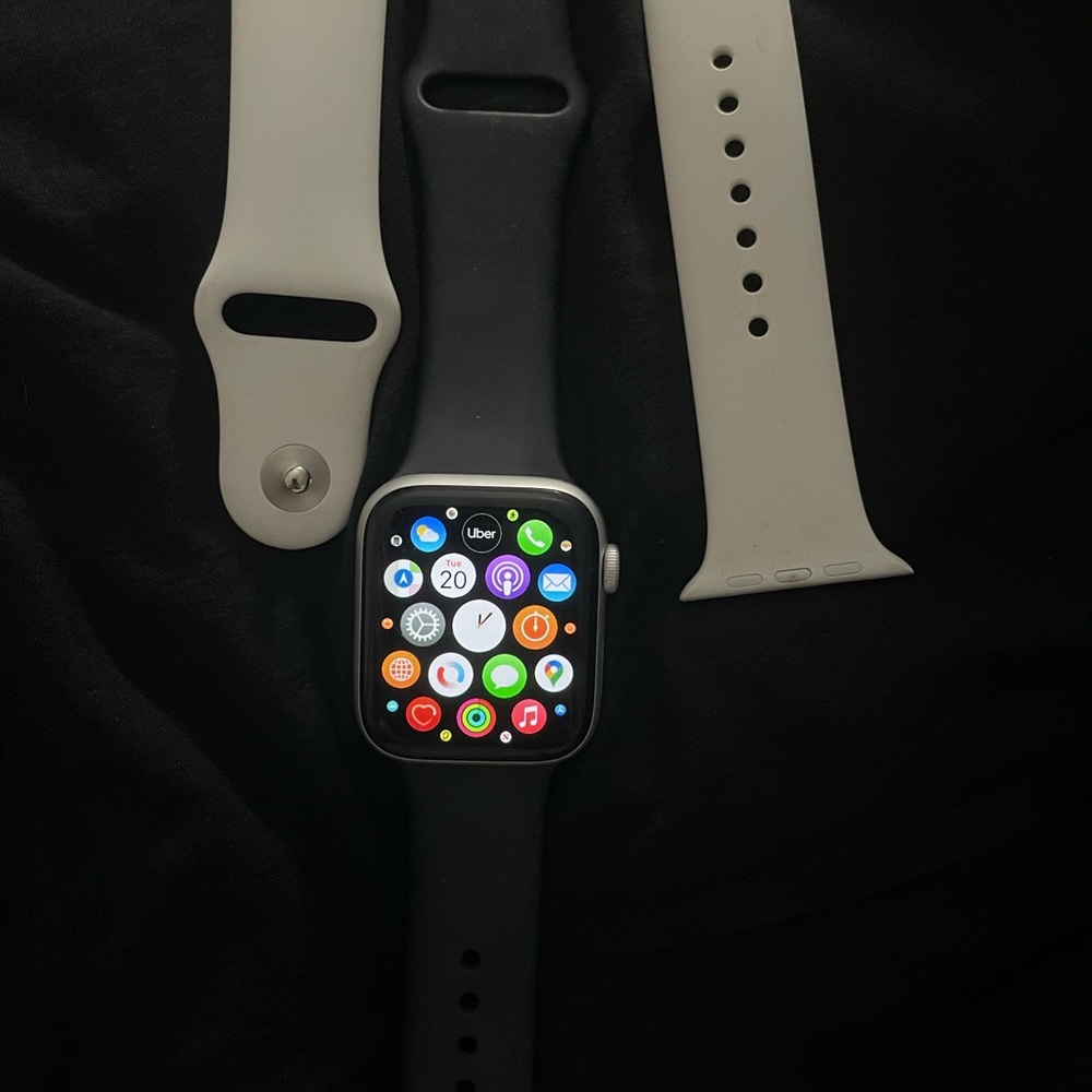 Apple Watch 6 44 mm two bands with charger
